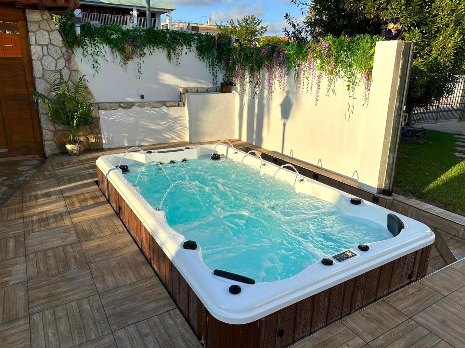 Villa Sitges El Ranch Amaizing Outdoor Areas Beaches At 5 Minutes Walk Sitges At 15 Min Drive Ac Pool Jacuzzi & Garden Xxl Calafell Kültér fotó